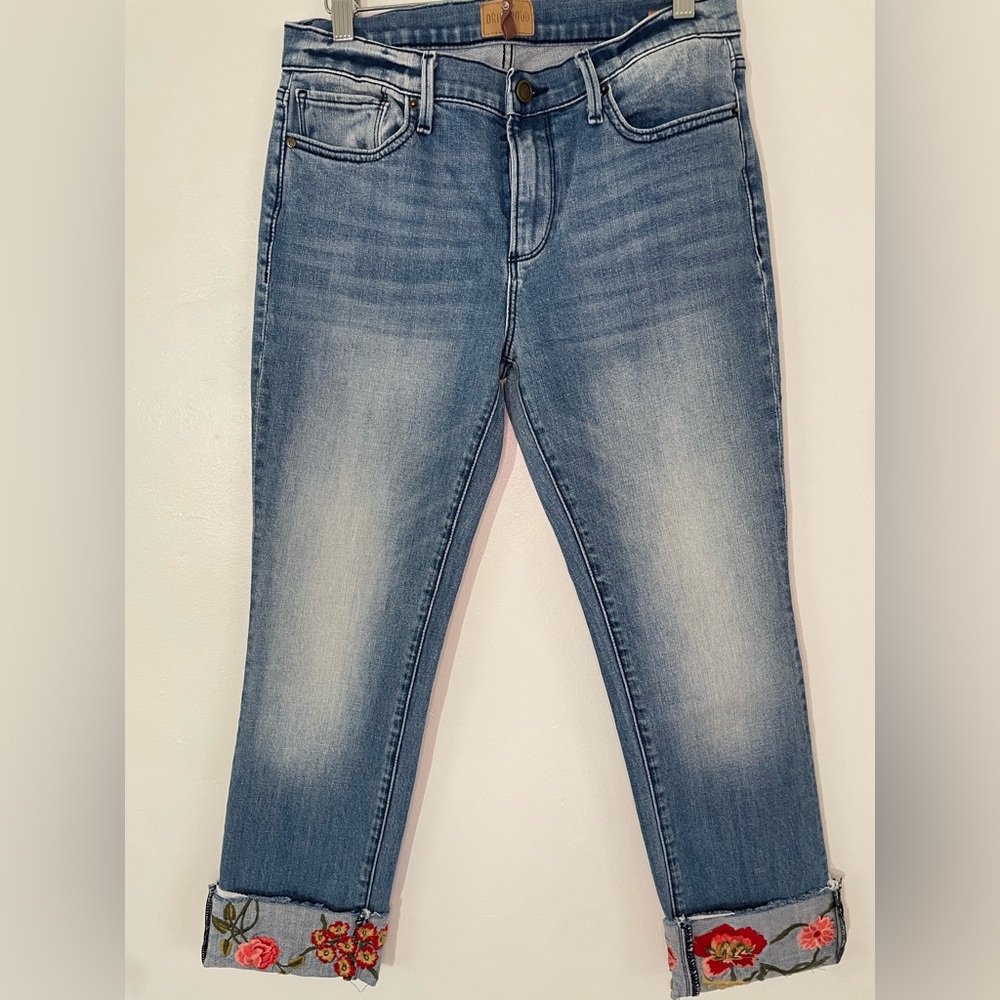 DRIFTWOOD Blue Jeans with Floral Embroidery spring cottage core, boho